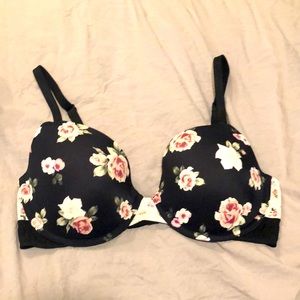 PINK wear-everywhere t-shirt bra